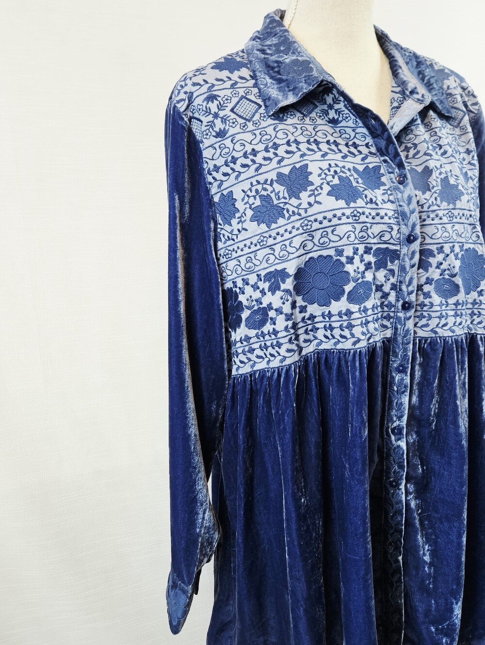 Soft Surroundings Plus Size Crushed Velvet Floral Embroidered Tunic 1X - Picture 6 of 14